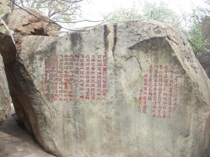 連云港凰窩旅游景區(qū)附近有住宿和用餐的地方嗎？